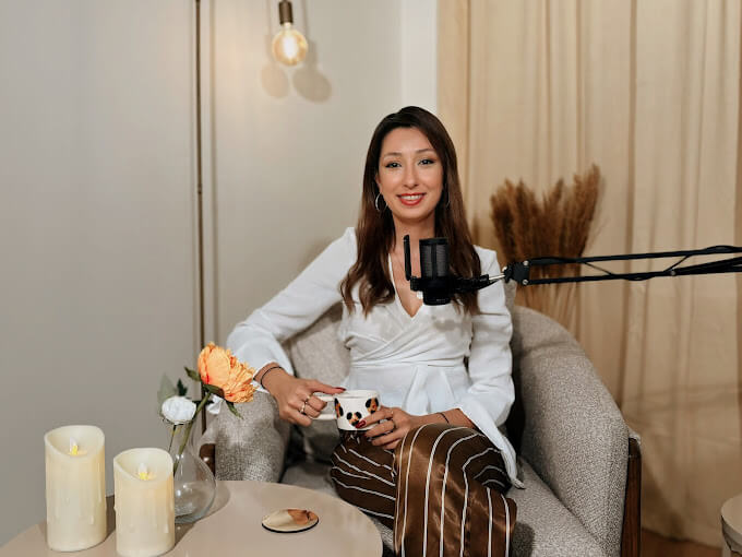 Büşra Üstün logo